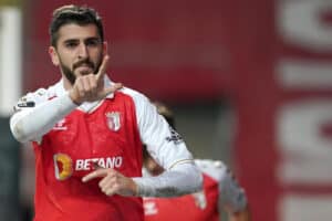 Sporting volta ao ataque por Paulinho. Proposta de oito milhões e três jogadores&nbsp;