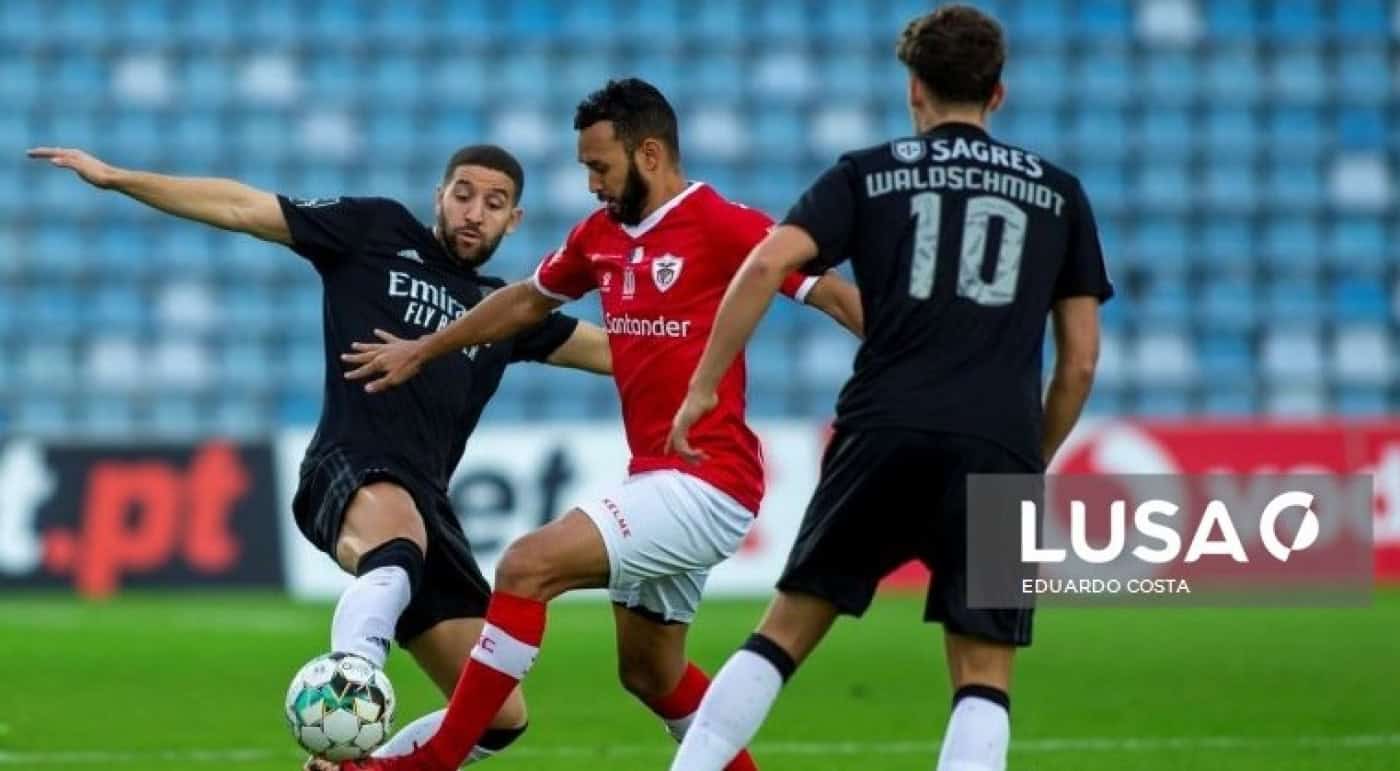 Benfica empata nos Açores e fica a quatro pontos do líder Sporting