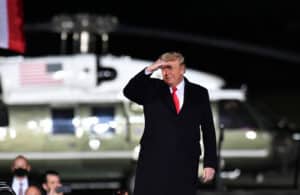 Trump decreta exclusão de oito tecnológicas chinesas da bolsa de Nova Iorque