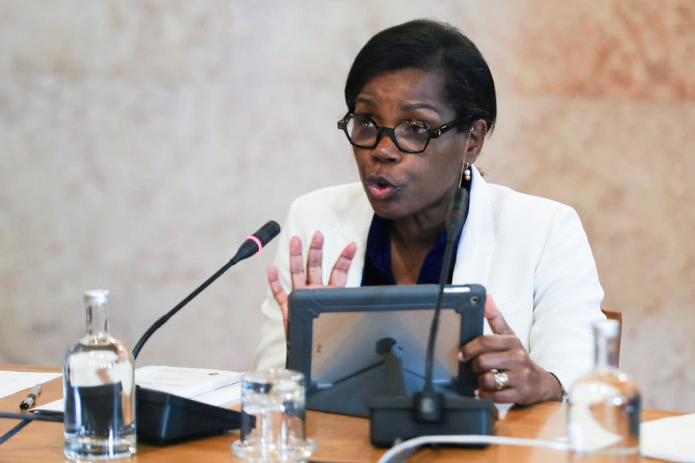 Ministra da Justiça vai à AR explicar lapsos no currículo do procurador europeu