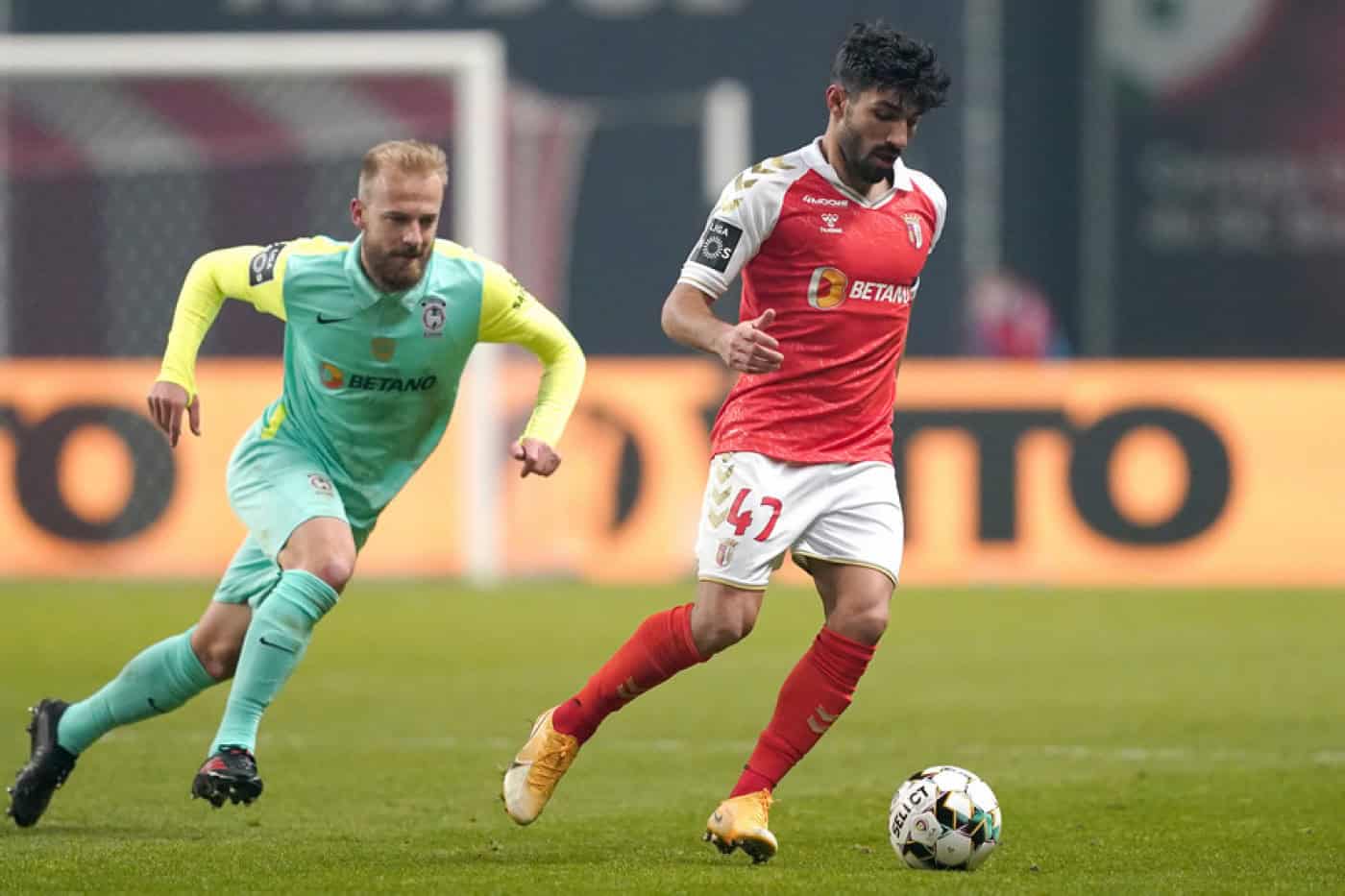 SCB vence Marítimo e aproxima-se do pódio