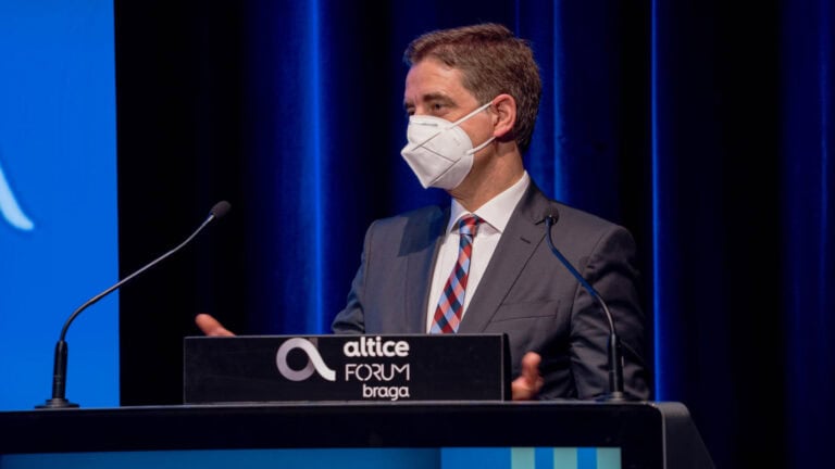 Autarca de Braga não compreende novo confinamento sem encerramento das escolas