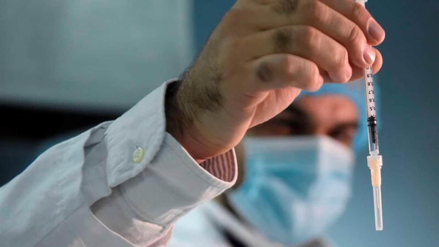 Especialistas esperam 14 mil casos e 140 mortes por dia no final de janeiro