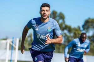 Taremi eleito melhor avançado de dezembro; Paulinho em terceiro lugar