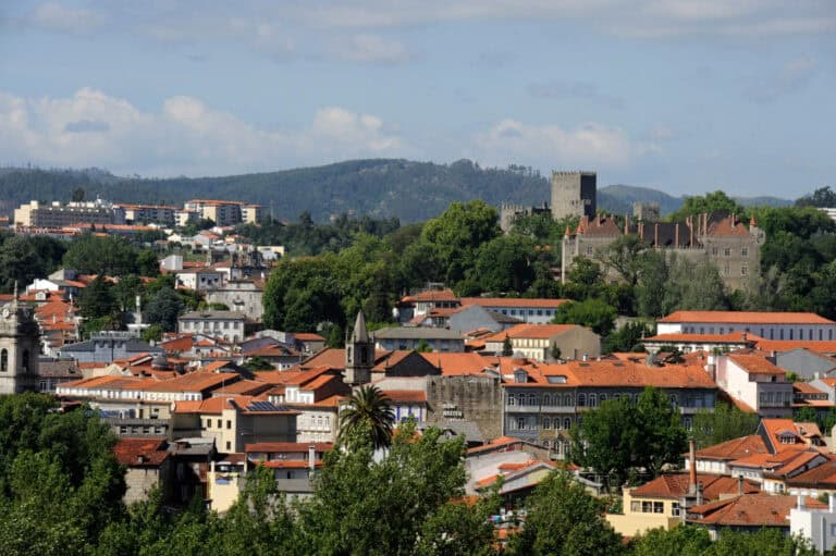 Guimarães, Famalicão e Barcelos são os maiores concelhos com pior situação