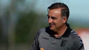 Carlos Carvalhal promove oito alterações no 11 inicial