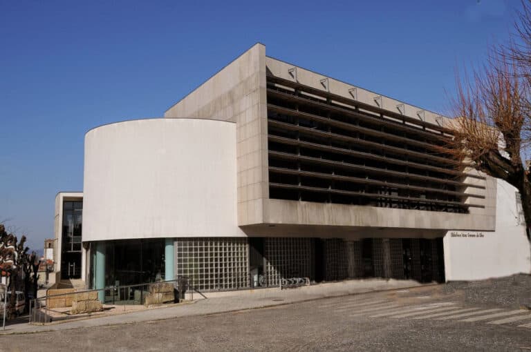 Aida Alves diz que bibliotecas são "um serviço essencial" e não devem encerrar