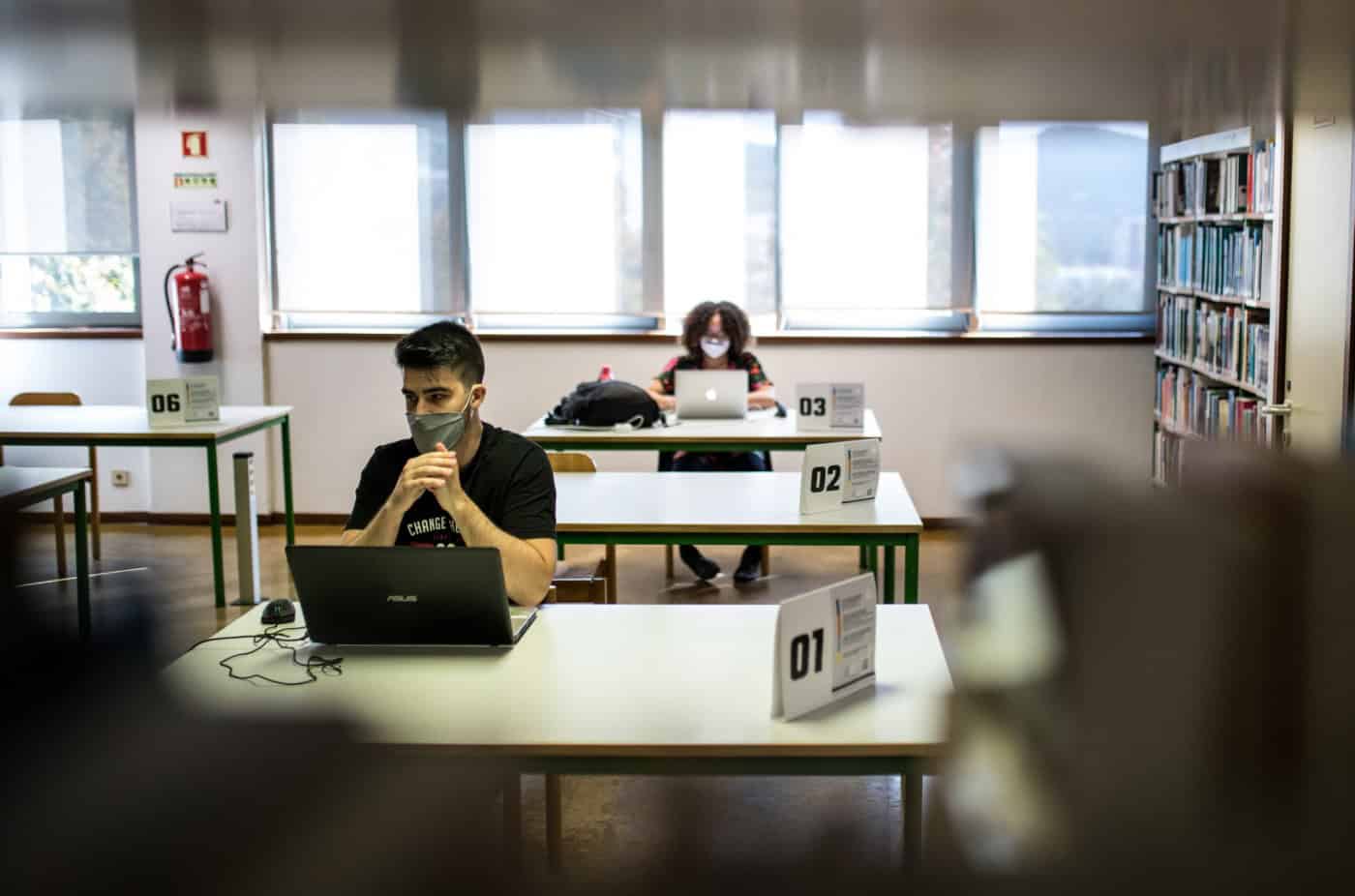 Governo mantém escolas abertas para todos os níveis de ensino