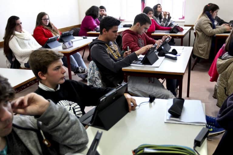 PSD critica manutenção de aulas presenciais em todos os graus de ensino