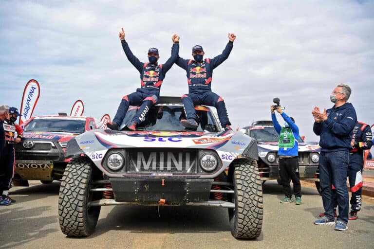 Stéphane Peterhansel vence rali Dakar nos carros