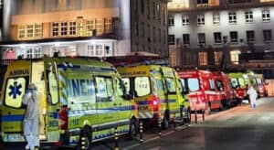 Covid-19. Ambulâncias formam fila à porta das urgências em Lisboa e Torres Vedras