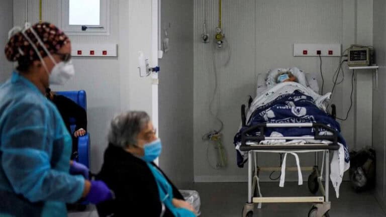 Previsão de crescimento de internamentos na próxima semana "muito preocupante"