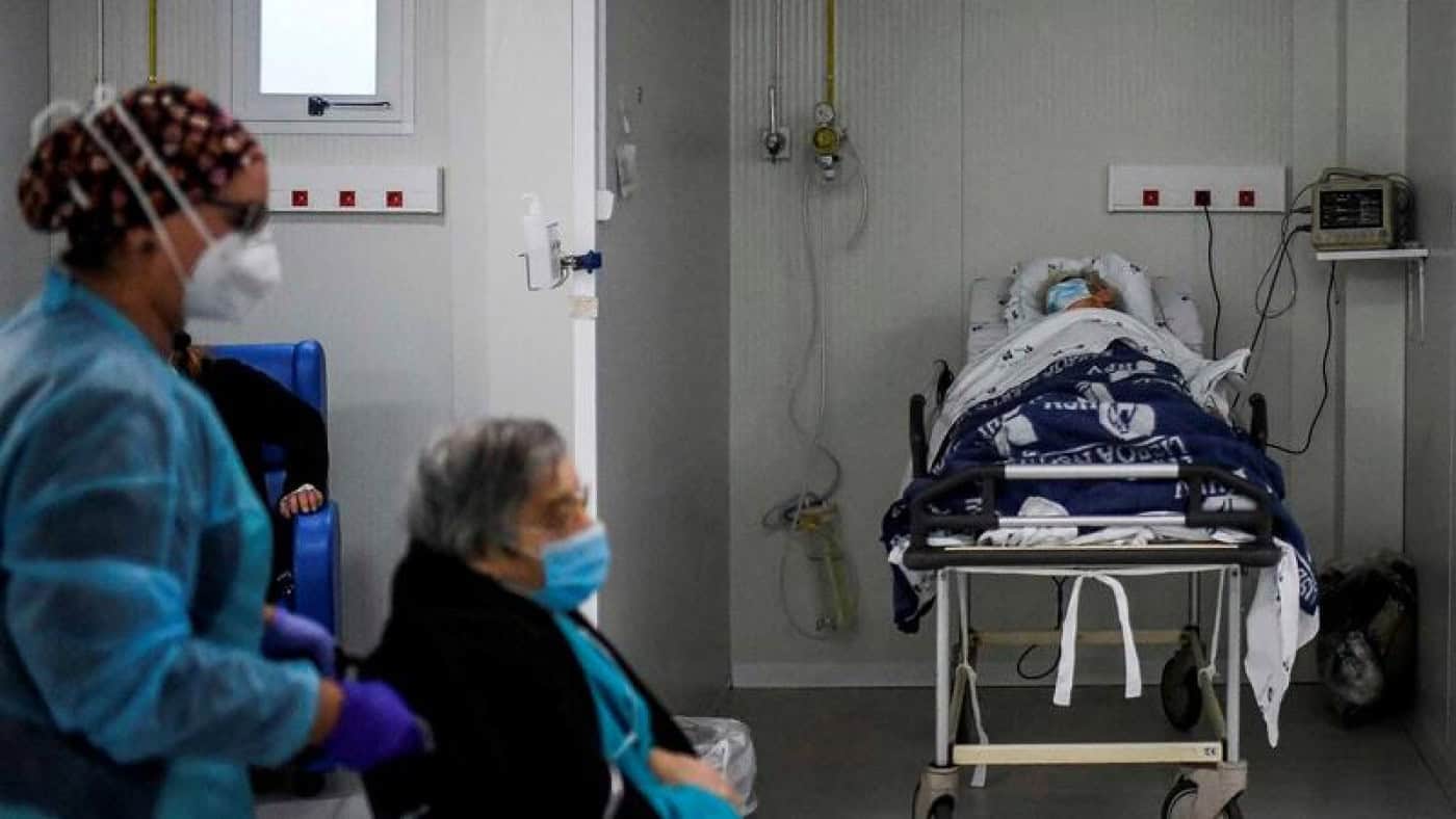 Previsão de crescimento de internamentos na próxima semana "muito preocupante"