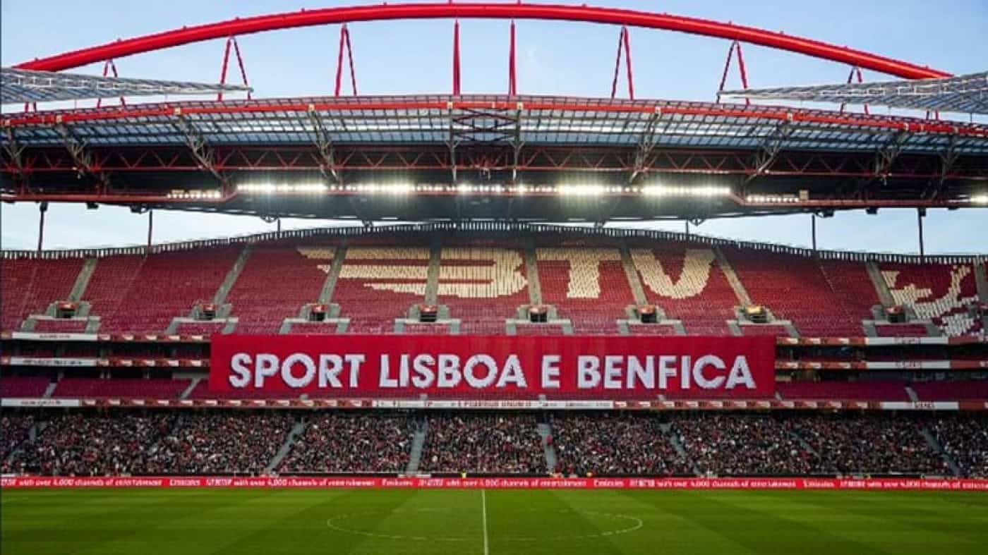 Benfica com 17 novos casos no staff e equipa remete realização dos jogos à DGS