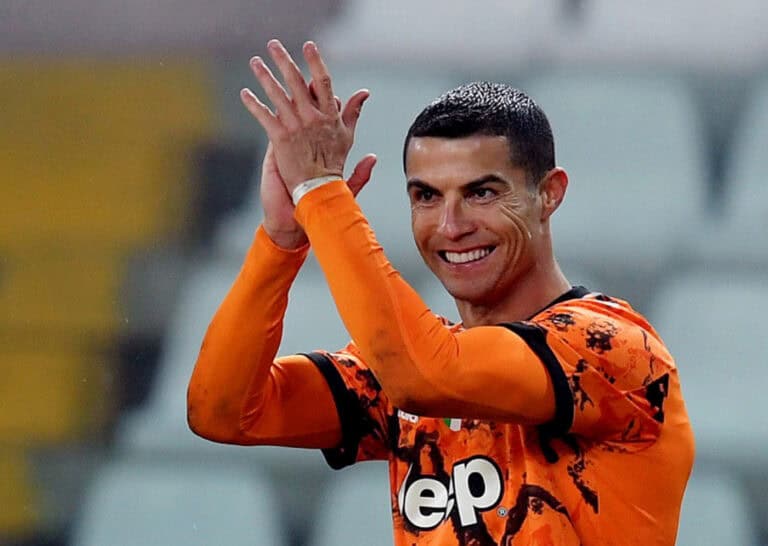 Cristiano Ronaldo pela 15.ª vez na equipa do ano da UEFA votada pelos adeptos&nbsp;