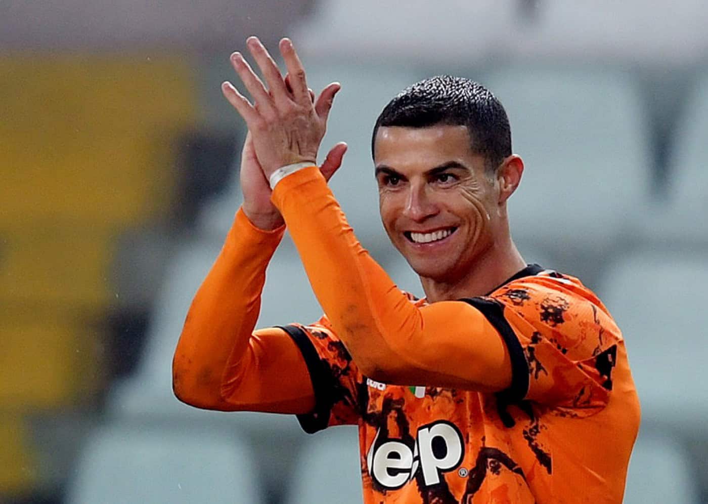 Cristiano Ronaldo pela 15.ª vez na equipa do ano da UEFA votada pelos adeptos