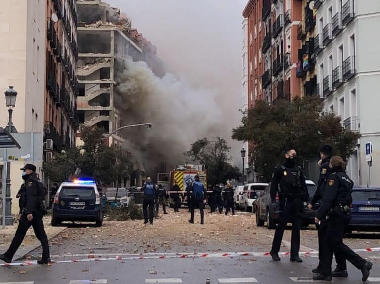 Forte explosão destrói edifício no centro de Madrid