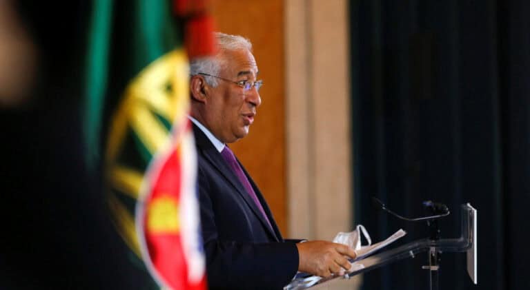 Costa fala ao país às 13h para anunciar fecho de escolas