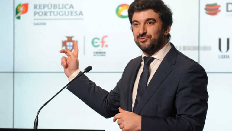 Colégios obrigados a parar, interrupção compensada no Carnaval, Páscoa e final do ano