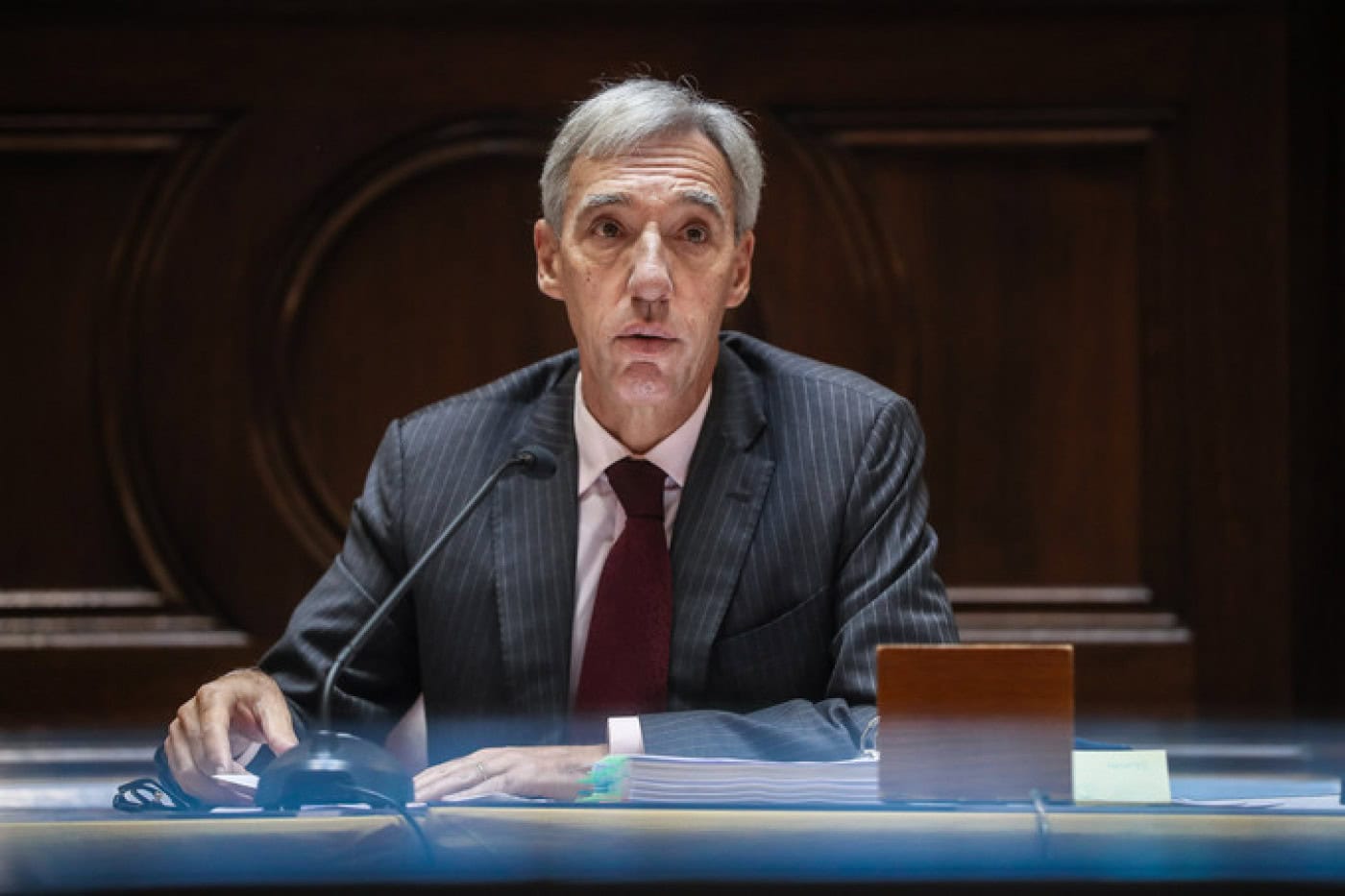 Ministro da Defesa testa positivo à covid-19