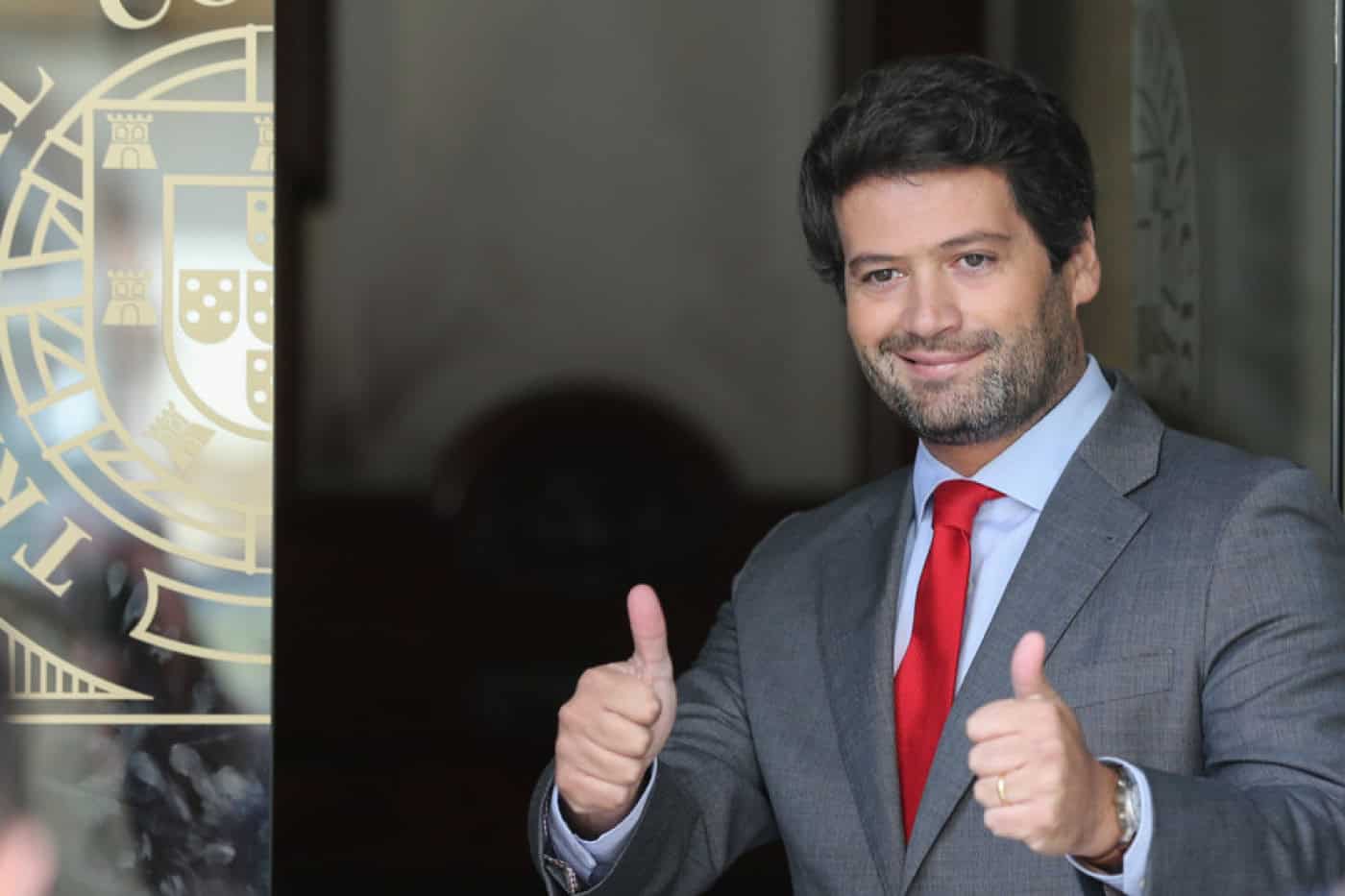 Ventura coloca lugar à disposição