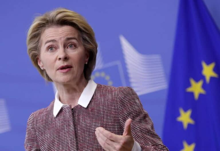 Comissão Europeia preocupada com os atrasos no fornecimento das vacinas