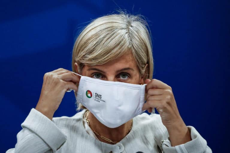 Ministra da Saúde admite transferir doentes para o estrangeiro