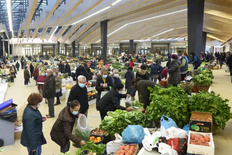 Chuva continua a entrar no mercado de Braga. Serviços estudam solução