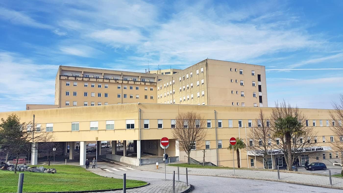 Centenas de vacinas covid-19 estragadas devido a falha na refrigeração