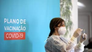 Todos os idosos com mais de 80 anos passam a integrar 1ª fase de vacinação