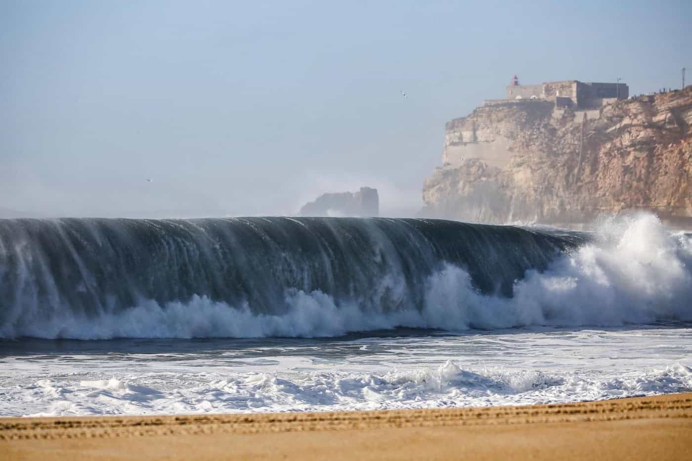 Sete distritos sob aviso laranja no fim de semana devido à agitação marítima