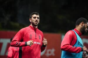 Sporting quer Paulinho antes do fecho de mercado, avança o Record