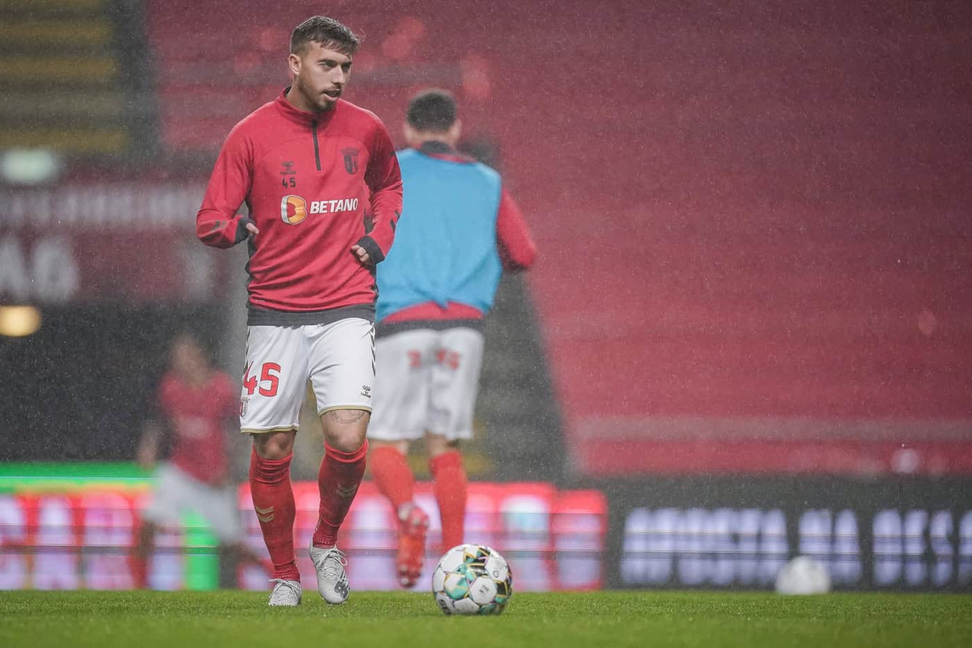 SCB. Lesão de Iuri Medeiros afasta-o seis meses dos relvados