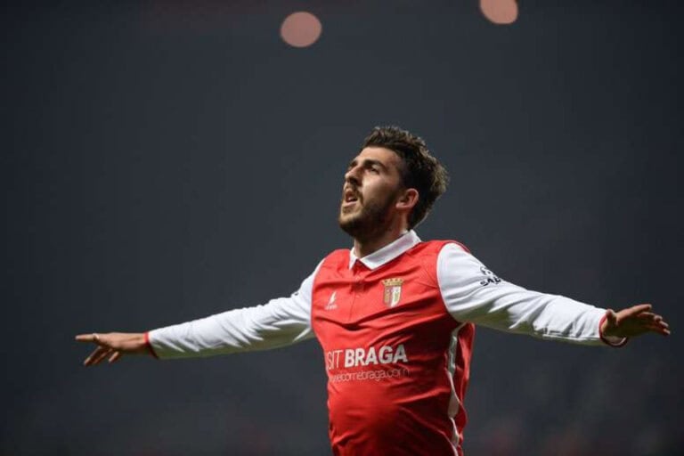 Falta apenas oficializar: Paulinho vai mesmo ser jogador do Sporting