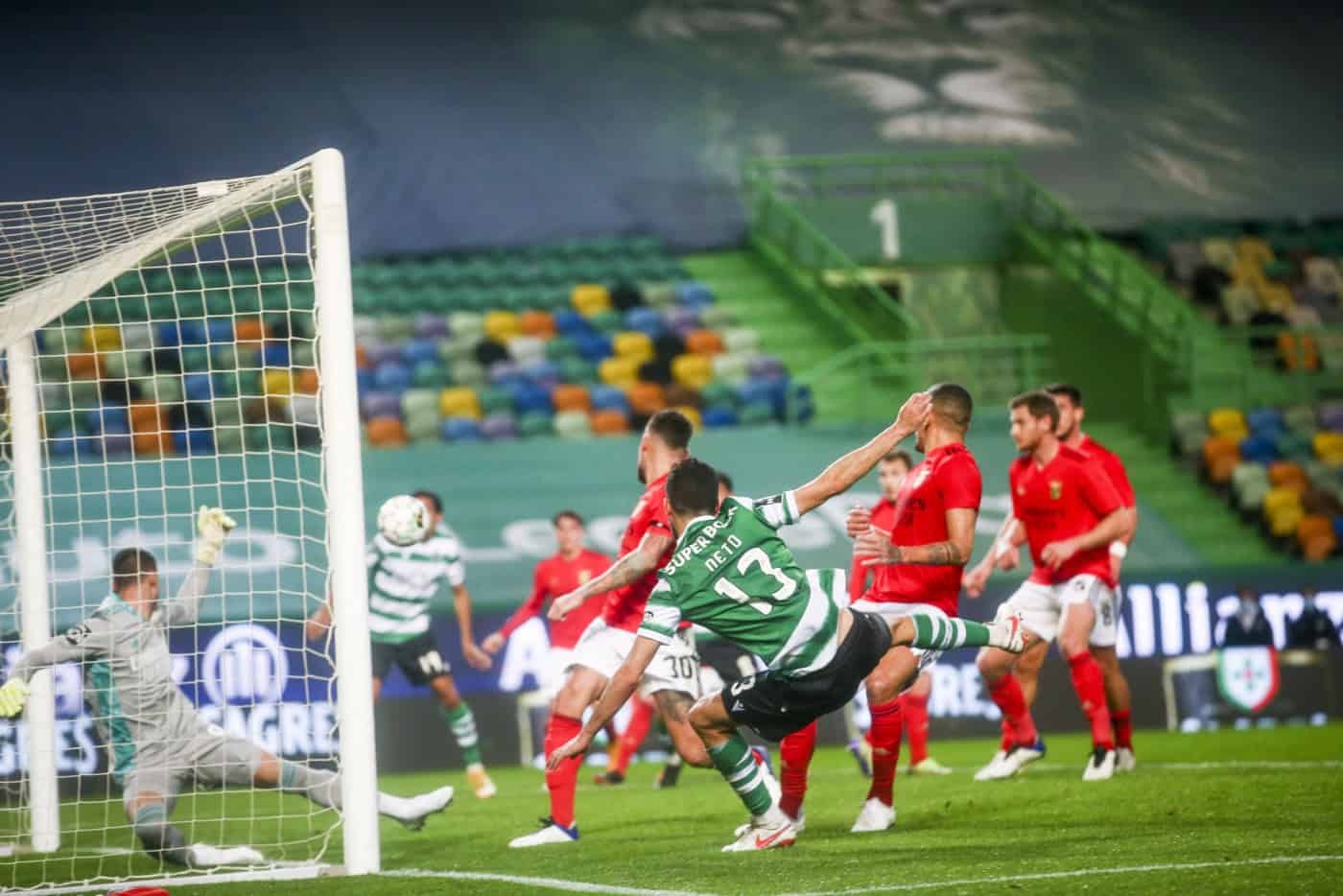 Sporting vence dérbi em Alvalade