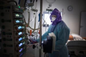 Perfil dos doentes em cuidados intensivos muda. Há menos idosos e mais jovens