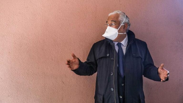 Costa diz que "normalidade regressará quando 70% da população estiver vacinada"