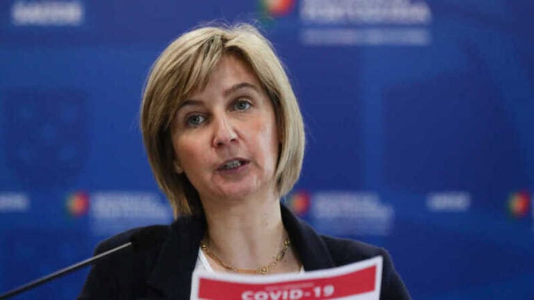 Ministra da Saúde admite confinamento até meados de março
