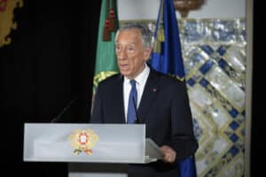 Presidente termina ronda de audiências com partidos e envia decreto à AR