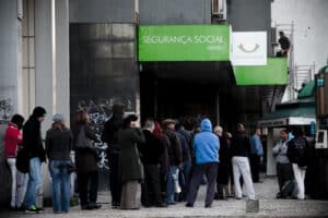 Taxa de desemprego fica em 6,8% em 2020