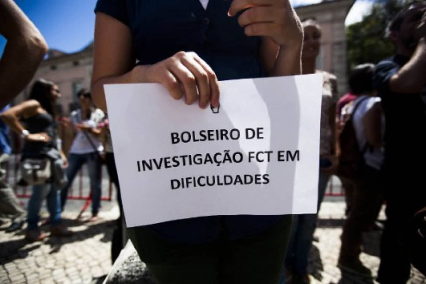 "Uma mão cheia de nada". FCT continua sem dar resposta a bolseiros