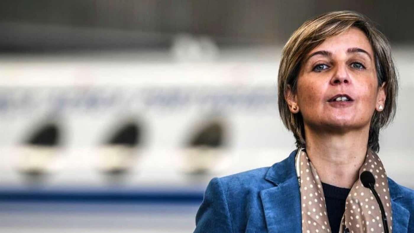 Ministra da Saúde reconhece "tropeções" na vacinação