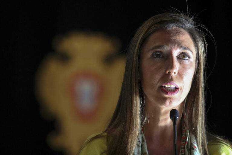 Grupo de enfermeiros pede instauração de processo disciplinar a bastonária