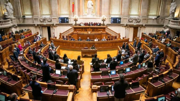 Parlamento aprova renovação do estado de emergência até 1 de março