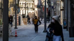 Média diária de novos casos de Covid-19 esta semana foi a mais baixa deste ano&nbsp;