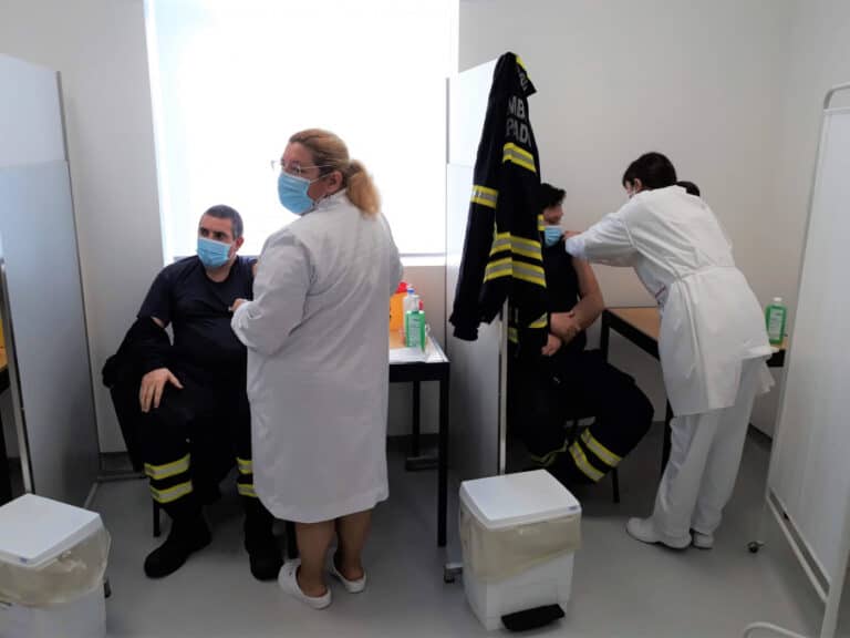 24 bombeiros sapadores de Braga já receberam 1ª dose da vacina contra a covid-19