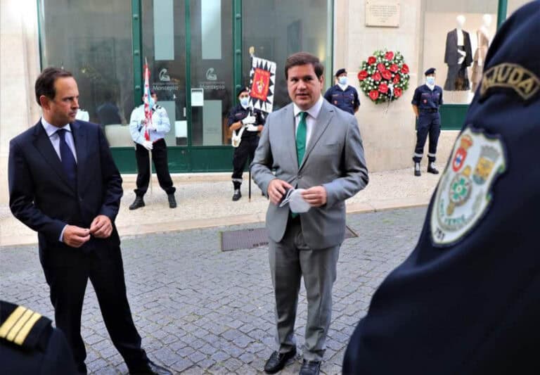 Vereador da Proteção Civil na CML demite-se depois de ser vacinado contra a covid-19