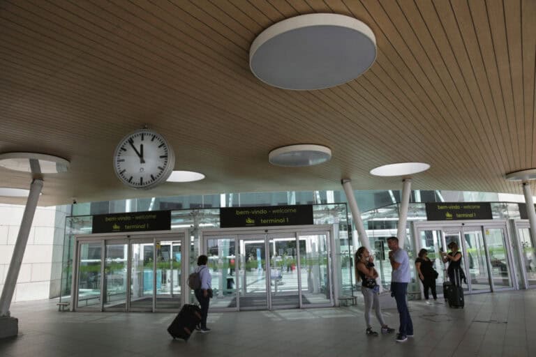 Movimento de passageiros nos aeroportos portugueses cai 69,4% em 2020&nbsp;