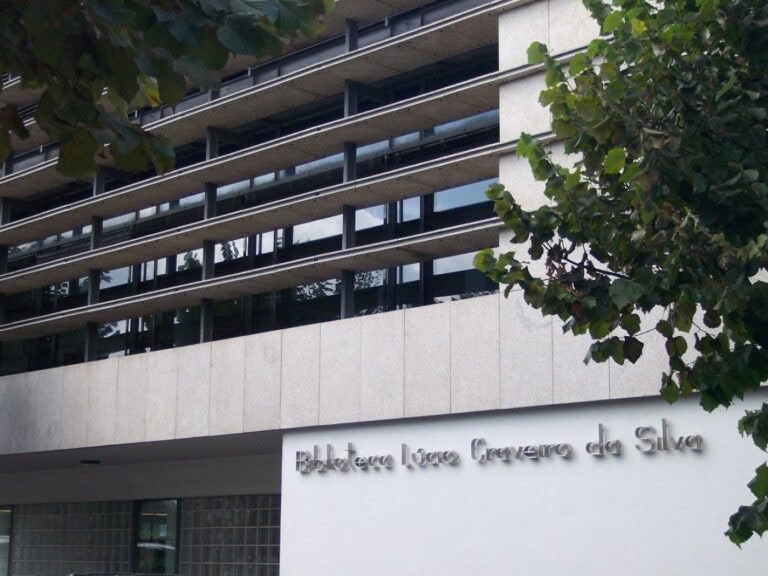 Biblioteca Lúcio Craveiro da Silva apresenta livros e promove tertúlias até ao final do mês