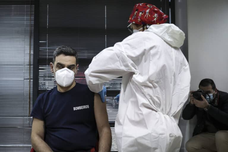 Bombeiros de Guimarães com 50% da corporação vacinada até ao final da semana